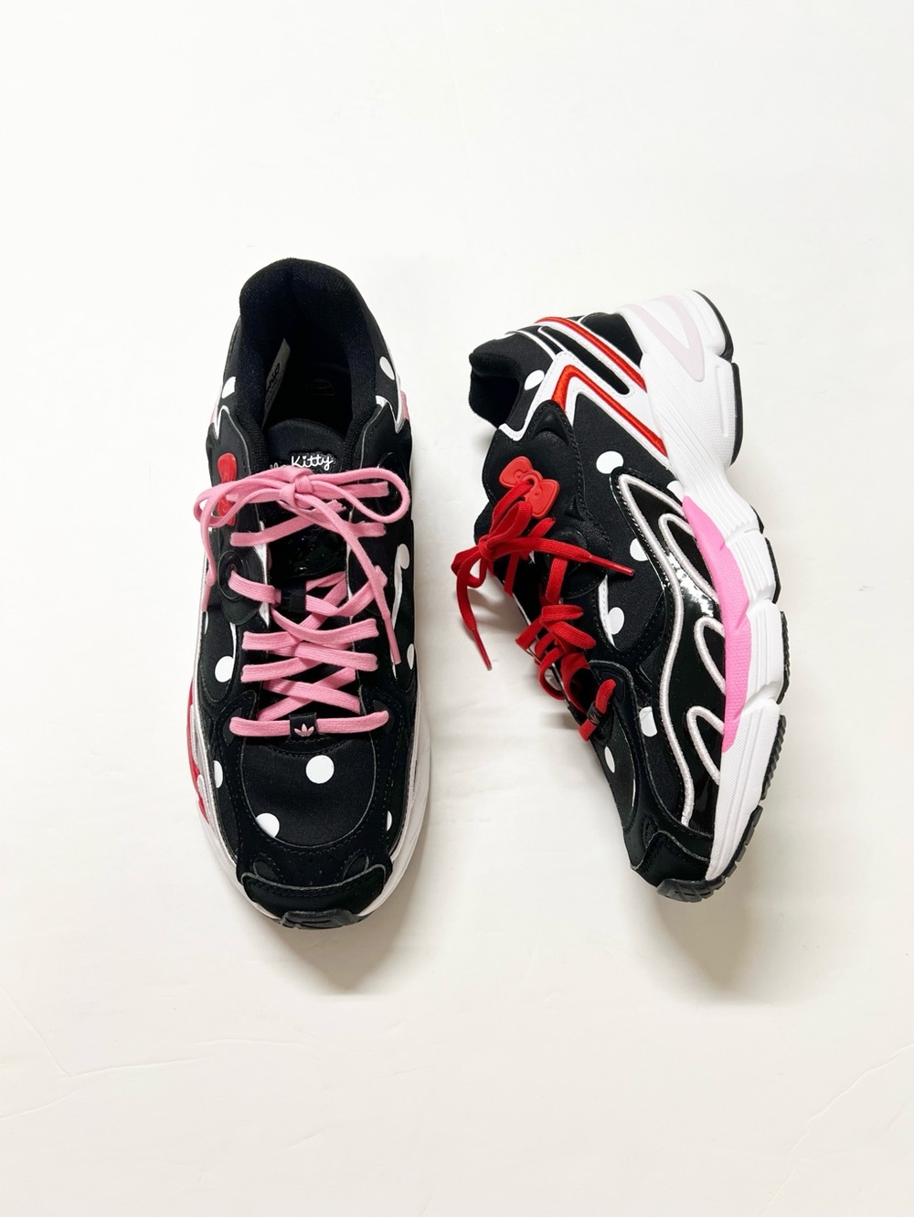 ADIDAS X Hello Kitty Sanrio Womens Black Pink Red Astir Polka Dot Sneaker US 9.5